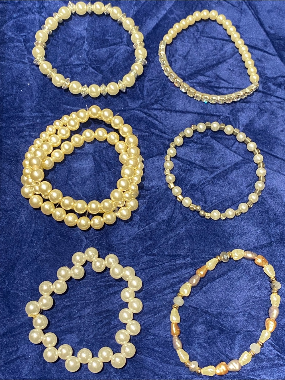 Lot of vintage pearl bracelets cream elastic (6 pieces)